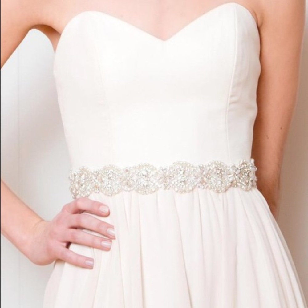 NWOT Pearl and crystal bridal sash